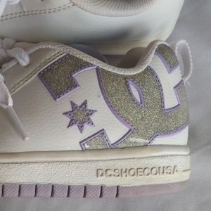 DC Shoes USA Girl's Youth size 2